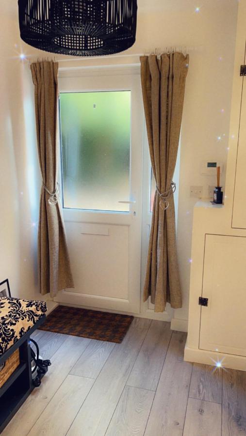 Stay In Woking With Benita Horsell Exterior photo